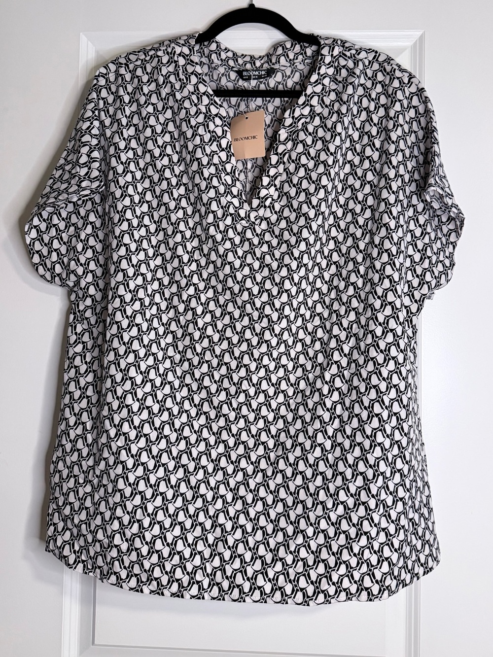 🆕 NWT BloomChic Black & White Geometric Print Notched Collar Blouse | US12 UK16